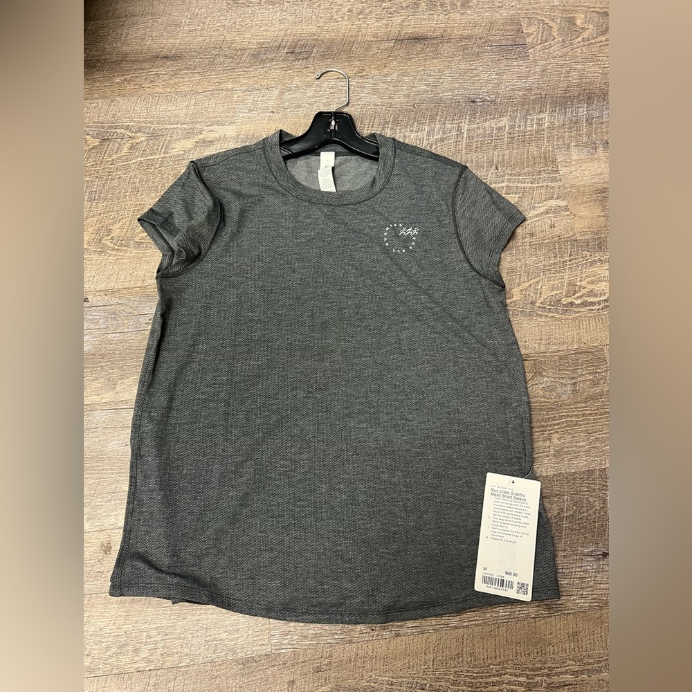 Lululemon medium Run Crew Graphic Mesh Short Sleeve